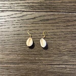handmade conch shell earrings